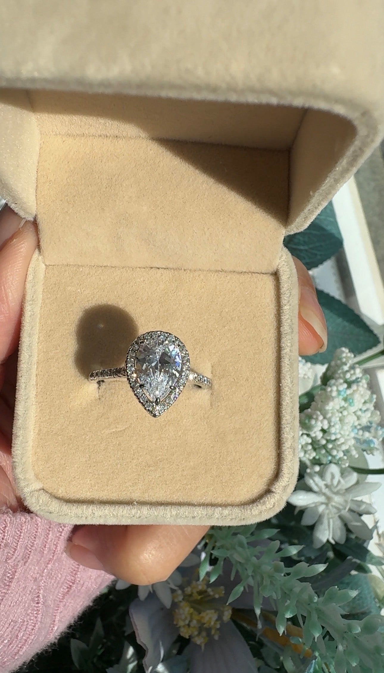Élodie Pear Halo Ring