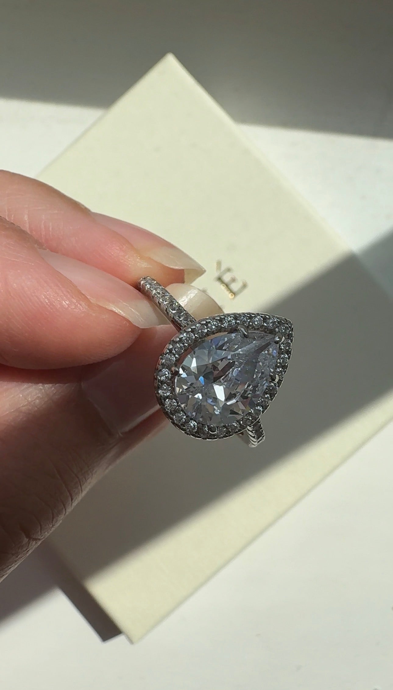Élodie Pear Halo Ring
