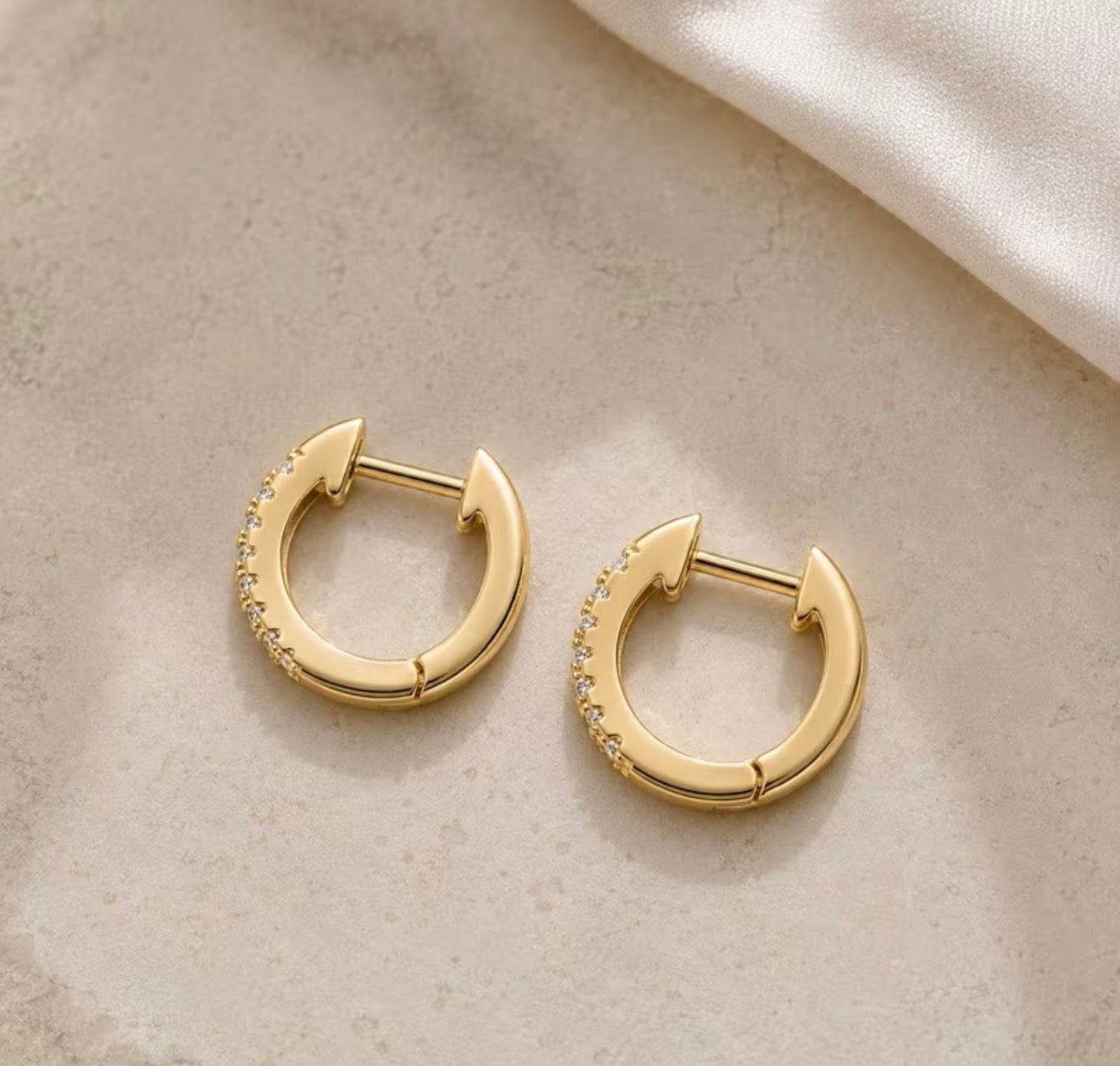 Léa Pavé Huggie Hoops